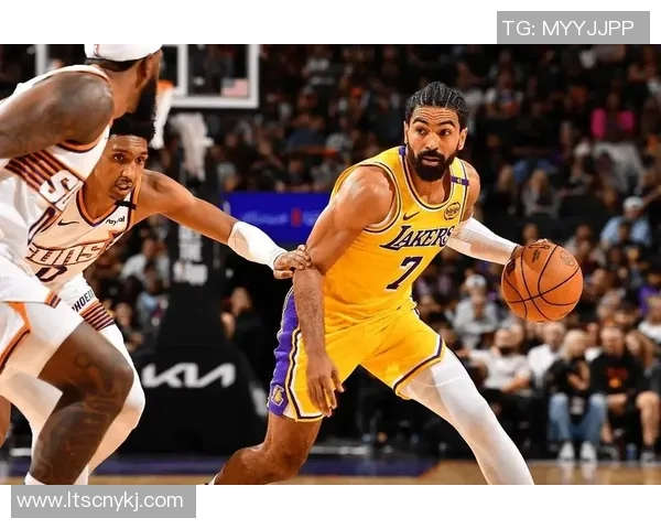 76人湖人今冬对决解析:明星球员表现与战术博弈的精彩较量